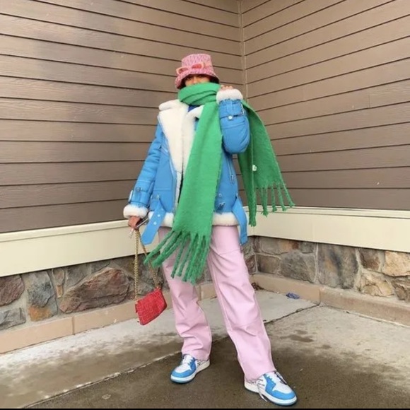 NWOT Gorgeous Thick Winter Scarf in Grass Green - Picture 2 of 4